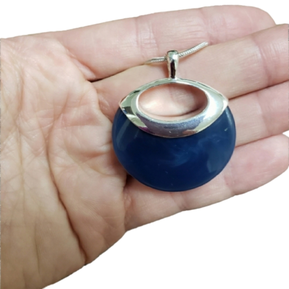 Liz & Co circle blue and silver pendant necklace w silver chain